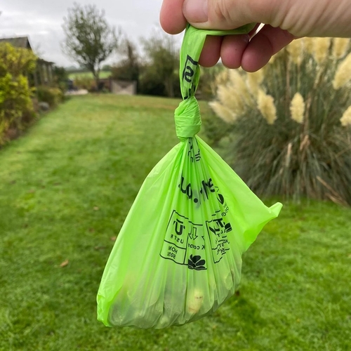 Laatste bedrijfsnieuws over Biologisch afbreekbare poepzakken voor honden versus plastic poepzakken voor honden: welke te kiezen?